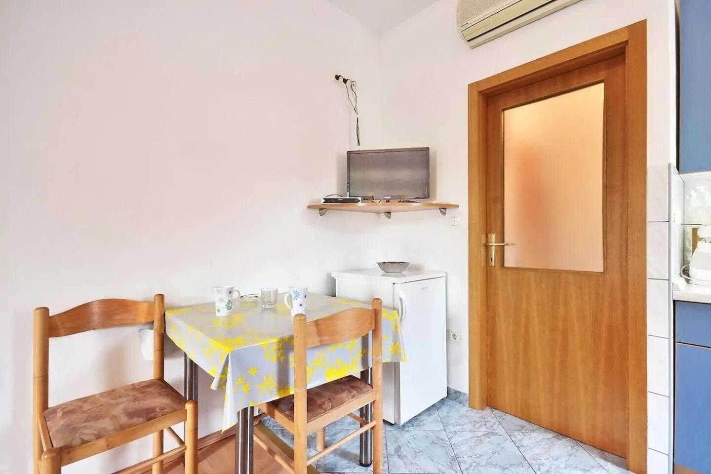 Apartment Toma Омиш Экстерьер фото