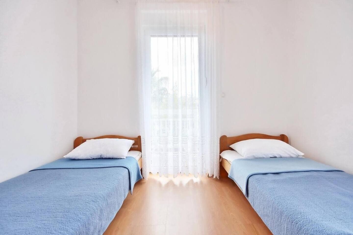 Apartment Toma Омиш Экстерьер фото