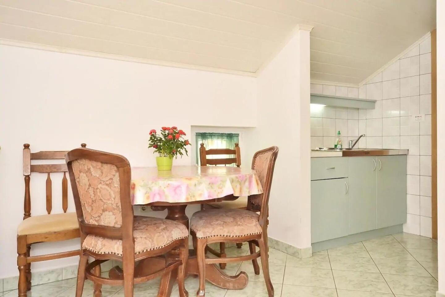Apartment Toma Омиш Экстерьер фото