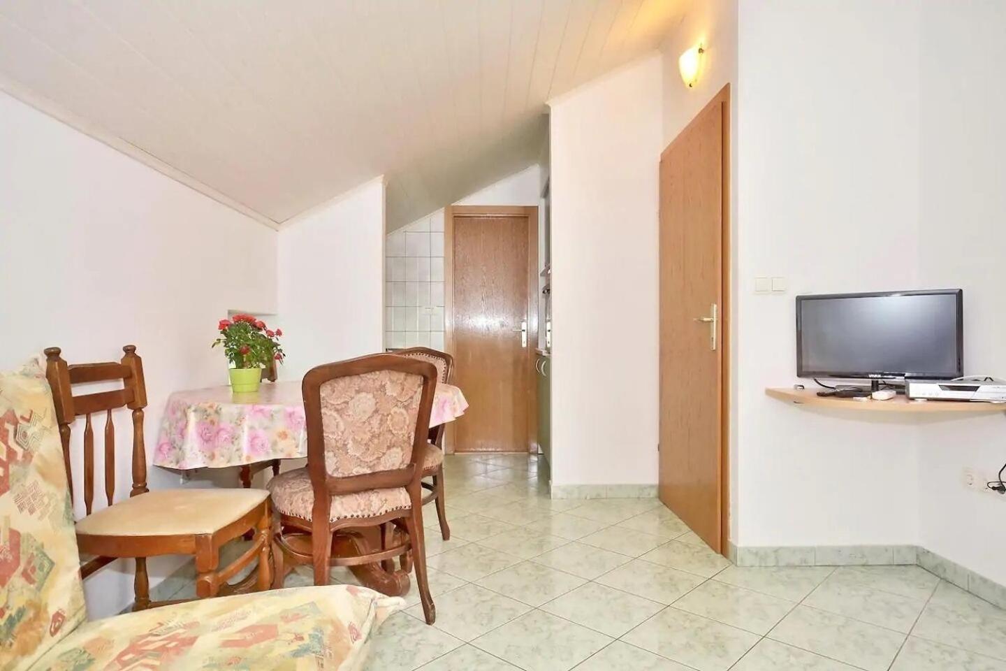 Apartment Toma Омиш Экстерьер фото