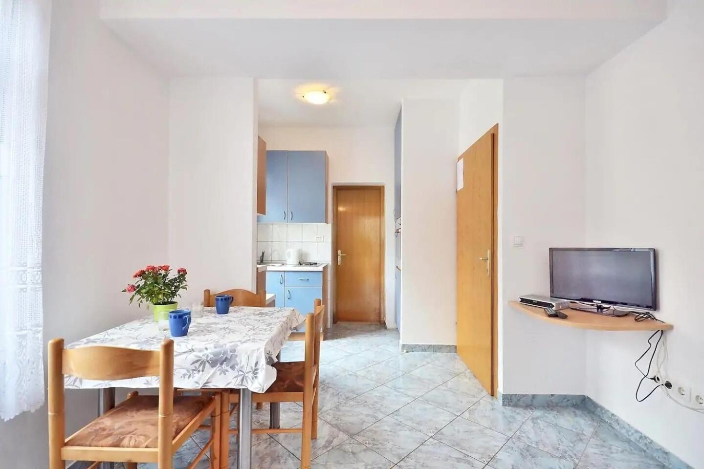 Apartment Toma Омиш Экстерьер фото