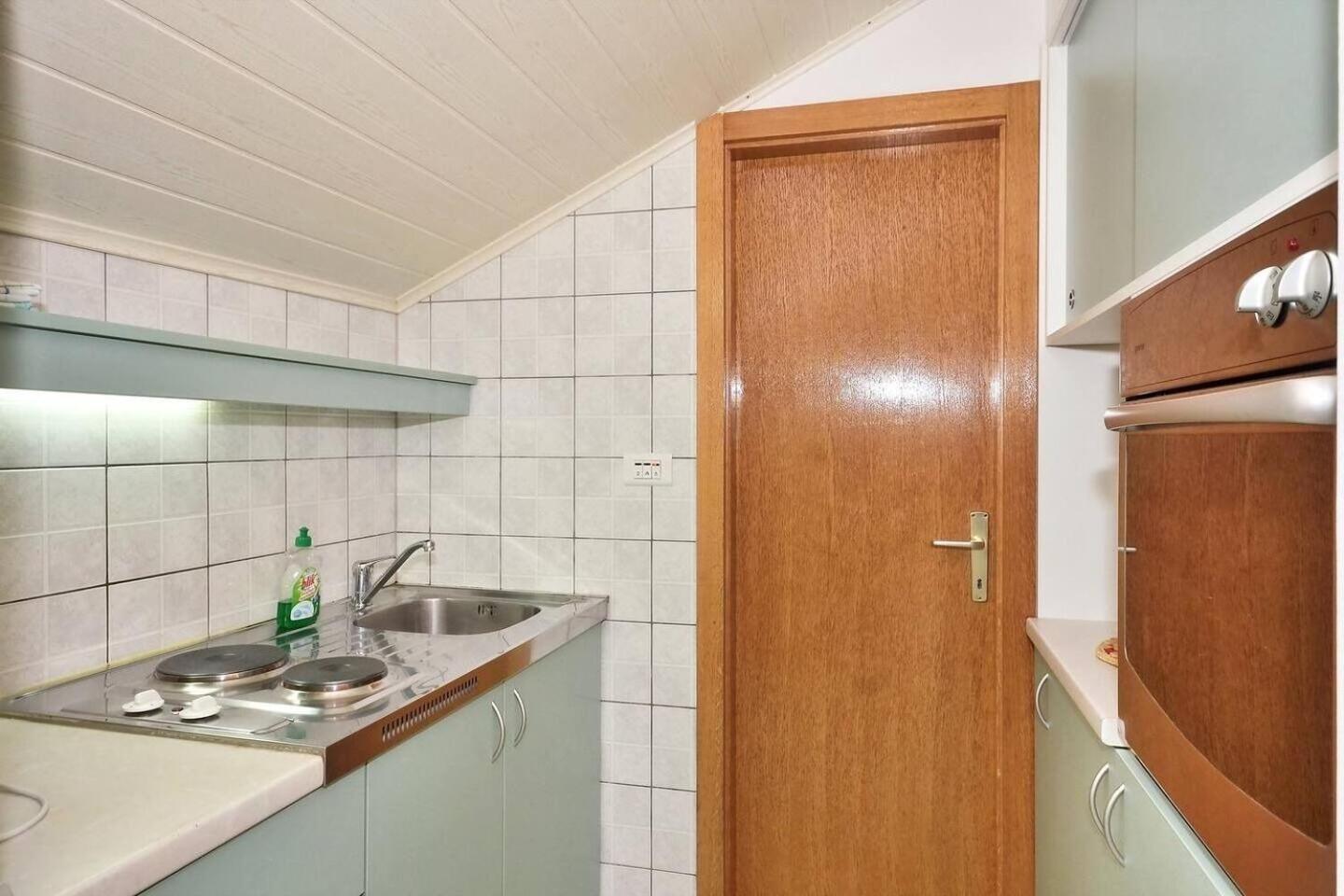 Apartment Toma Омиш Экстерьер фото